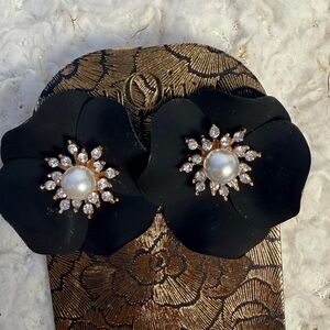 BLACK PETAL STUD EARRINGS | FLOWER STUD Elegant Black Floral Earrings